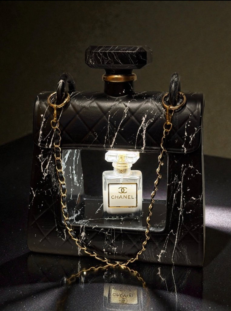 Autel du Désir Chanel, Ce Que Contient le Mythe