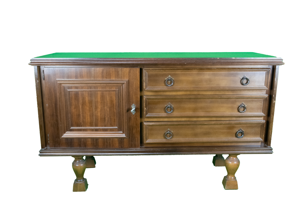 Houten kast met lades en deur